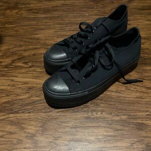Converse Black Canvas Sneakers. Double Platform